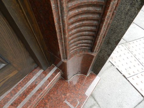 порог из гранита